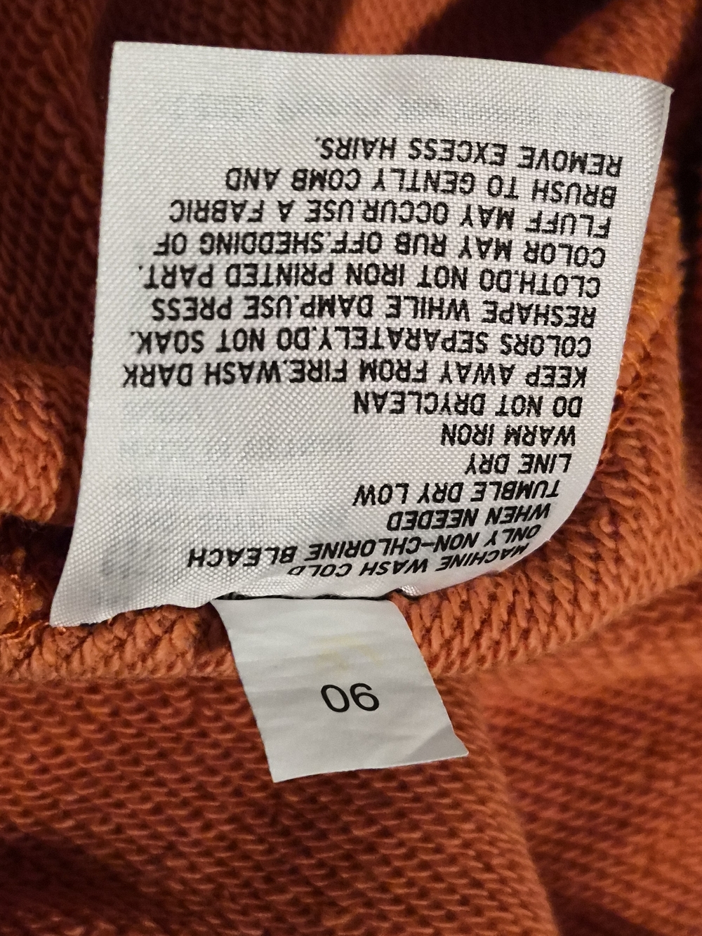 Peanuts x Uniqlo UT "Happiness is a Warm Puppy" Sweatshirt - Picture 5 of 6